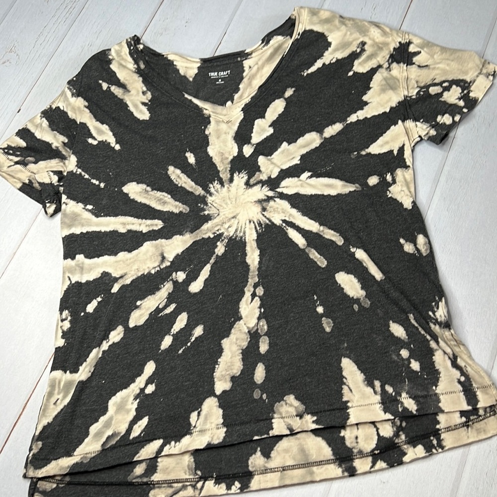 True Craft Tie Dye V-Neck Side Slit Top - Size Medium